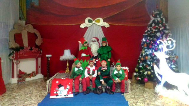 Villaggi Natale Bambini.Inaugurato Il Villaggio Di Babbo Natale Per Le Strade Di Betlemme Il Mercatino Di Natale All I C Bosco Di Marcianise Caffe Procope Eventi In Evidenza