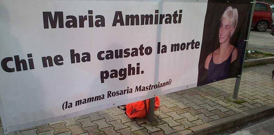 La Figlia Incinta Muore Nel 12 E Lei Fa Affiggere Manifesti Per Chiedere Giustizia E Denunciare Tempi Lunghi Del Processo Caffe Procope Giustizia In Evidenza Primo Piano